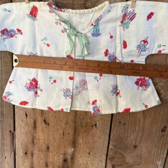 Vintage Handmade Baby’s top with Green Tie - Picture 2 of 6